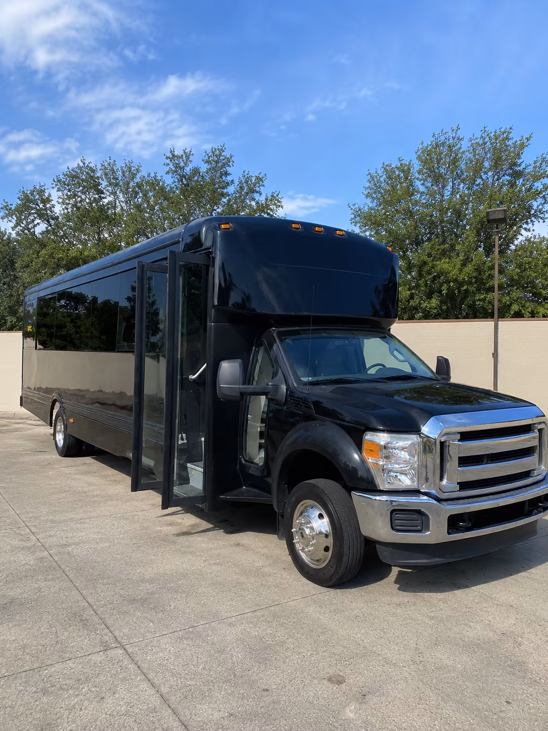 richardson 20 passenger party bus