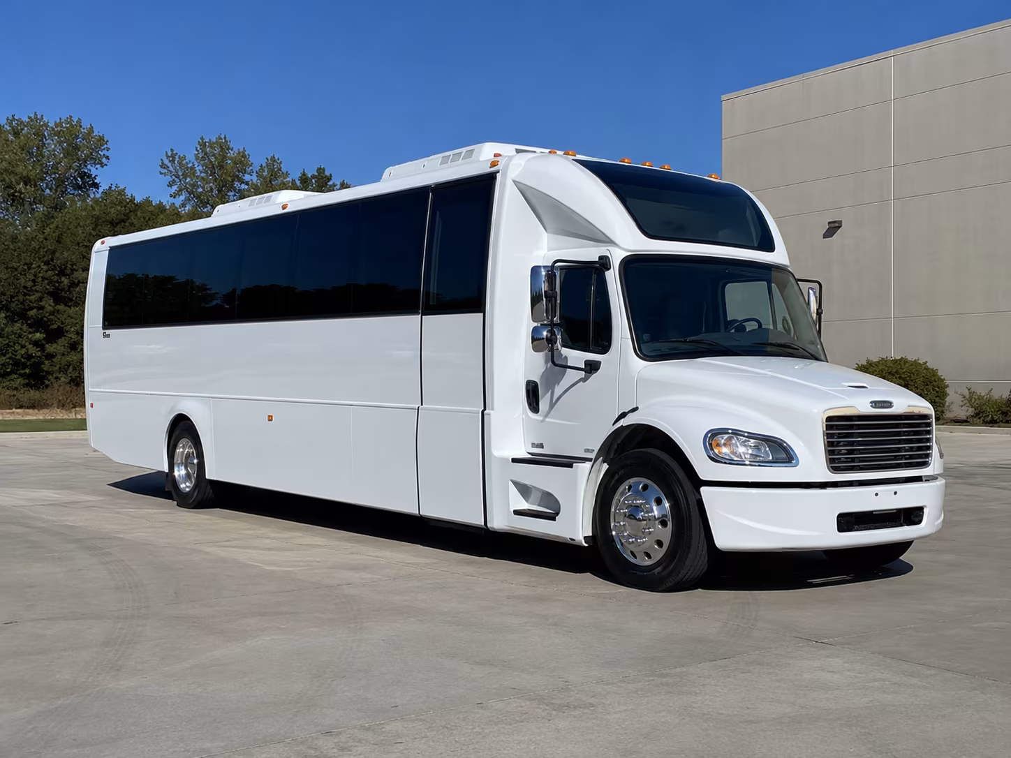 richardson 28 passenger party bus